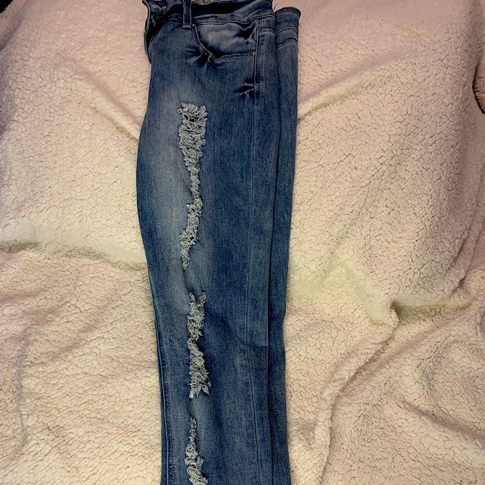 Indigo Rein Distressed Jeans